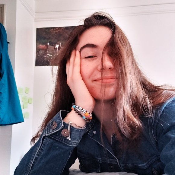 hi :) - Picture 1 of 1